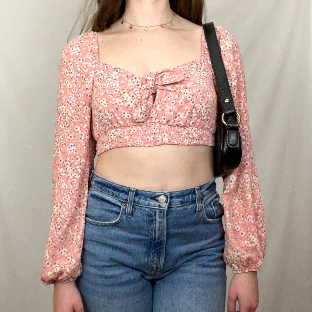Pink & White Floral Crop Top 💐🩰